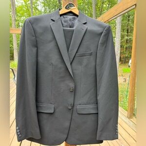 Van-Heusen Flex Black suit includes pants